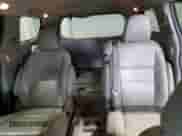 2017 Toyota Sienna XLE z VIN 5TDYZ3DC0HS861198, wystawiony jako Copart lot #86448385 z przebiegiem 218 341 mil mil oraz Szkoda całkowita • Salvage title. Historia ofert i sprzedaży dostępna na DreamBid. Obrazek 10.