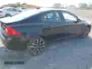 2017 Volvo S60 Dynamic с VIN YV126MFL4H2433816, выставлен на аукционе IAAI как лот 41924157 с пробегом 80 000 миль миль и . История ставок и продаж доступна на DreamBid. Изображение 4.