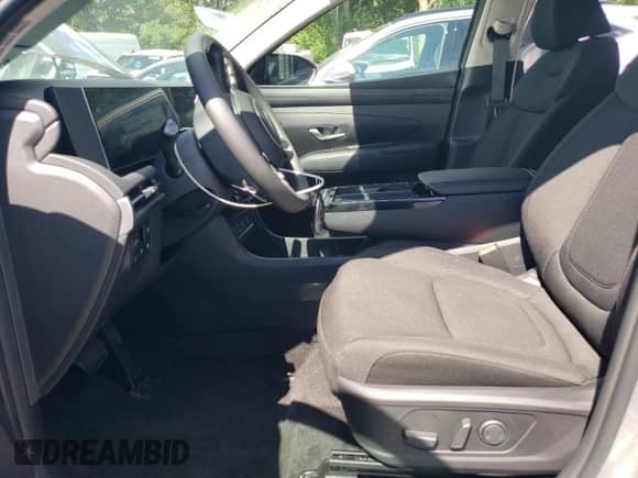 2025 Hyundai Tucson SEL с VIN KM8JBDD28SU302385, выставлен на аукционе Copart как лот 70521535 с пробегом 23 миль миль и Списание • Salvage title. История ставок и продаж доступна на DreamBid. Изображение 7.