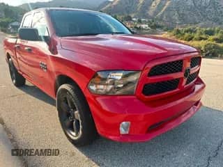 2021 Ram 1500 Tradesman z VIN 1C6RR6FG2MS530590, wystawiony jako Copart lot #68560715 z przebiegiem 10 948 mil mil oraz Czysty tytuł • Clean title. Historia ofert i sprzedaży dostępna na DreamBid. Obrazek 1.