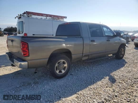 2007 Dodge 1500 SLT z VIN 3D7KR19D67G825885, wystawiony jako Copart lot #46175865 z przebiegiem 167 971 mil mil oraz Szkoda całkowita • Salvage title. Historia ofert i sprzedaży dostępna na DreamBid. Obrazek 3.