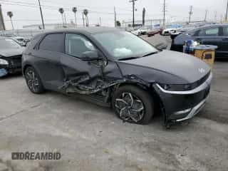 2022 Hyundai Ioniq 5 SE z VIN KM8KMDAF9NU100567, wystawiony jako Copart lot #48019153 z przebiegiem 8 636 mil mil oraz . Historia ofert i sprzedaży dostępna na DreamBid. Obrazek 4.