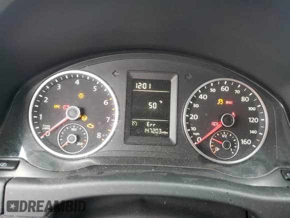 2010 Volkswagen Tiguan S с VIN WVGCV7AX3AW001513, выставлен на аукционе Copart как лот 83395474 с пробегом 147 203 миль миль и Чистый • Clean title. История ставок и продаж доступна на DreamBid. Изображение 9.