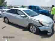 2015 Hyundai Sonata z VIN KMHEC4A43FA134456, wystawiony jako IAAI lot #42531573 z przebiegiem Nie podano mil oraz . Historia ofert i sprzedaży dostępna na DreamBid. Obrazek 12.