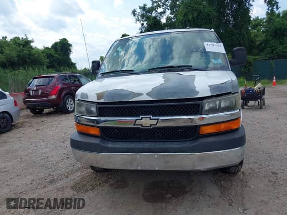 2011 Chevrolet Express Passenger 1LT с VIN 1GAZG1FG7B1171122, выставлен на аукционе IAAI как лот 42781322 с пробегом 262 838 миль миль и . История ставок и продаж доступна на DreamBid. Изображение 12.