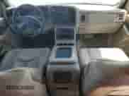 2005 Chevrolet Suburban LS с VIN 3GNGK26U85G283109, выставлен на аукционе Copart как лот 55499715 с пробегом 163 271 миль миль и Списание • Salvage title. История ставок и продаж доступна на DreamBid. Изображение 8.