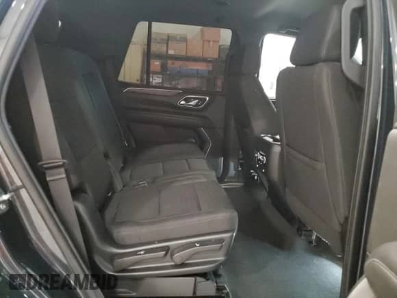 2022 Chevrolet Tahoe LS z VIN 1GNSCMKD4NR123494, wystawiony jako Copart lot #84277615 z przebiegiem 101 108 mil mil oraz Czysty tytuł • Clean title. Historia ofert i sprzedaży dostępna na DreamBid. Obrazek 11.