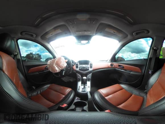 2013 Chevrolet Cruze 2LT z VIN 1G1PE5SB2D7138477, wystawiony jako IAAI lot #43074213 z przebiegiem 231 515 mil mil oraz . Historia ofert i sprzedaży dostępna na DreamBid. Obrazek 22.