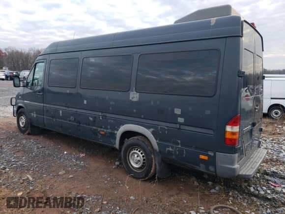 2006 Dodge Sprinter with VIN WD8PD744665907764, listed as a Copart auction lot 81966874 with 233,608 mi miles and Clean title. Bid and sale history available at DreamBid. Image 2.