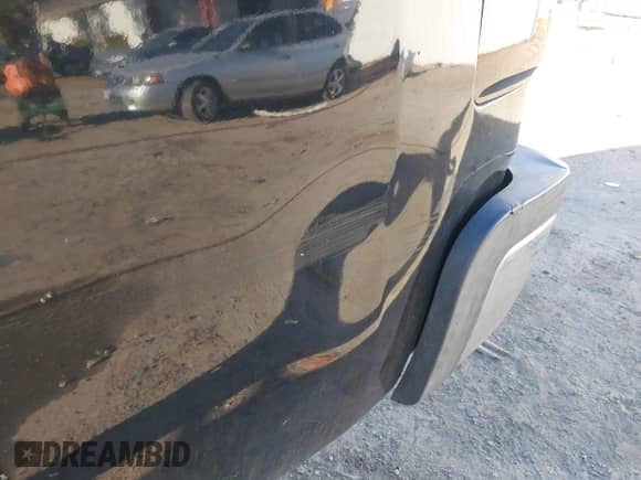 2014 Chevrolet Silverado 2500HD LT z VIN 1GC1KXE89EF185286, wystawiony jako IAAI lot #43495877 z przebiegiem 141 817 mil mil oraz . Historia ofert i sprzedaży dostępna na DreamBid. Obrazek 18.