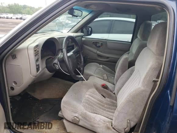 2000 Chevrolet S-10 с VIN 1GCCS1453YK217190, выставлен на аукционе Copart как лот 60882455 с пробегом 153 695 миль миль и Списание • Salvage title. История ставок и продаж доступна на DreamBid. Изображение 7.