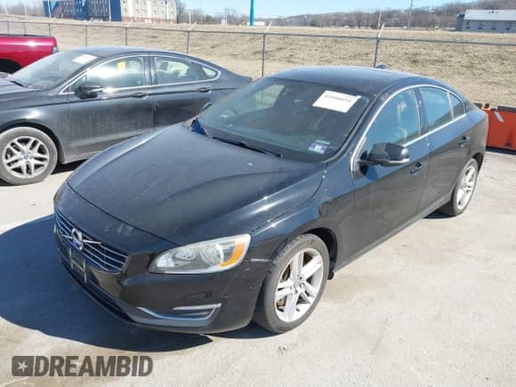 2015 Volvo S60 T5 Premier с VIN YV1612TK4F2356751, выставлен на аукционе IAAI как лот 41666654 с пробегом Не указан миль и . История ставок и продаж доступна на DreamBid. Изображение 2.