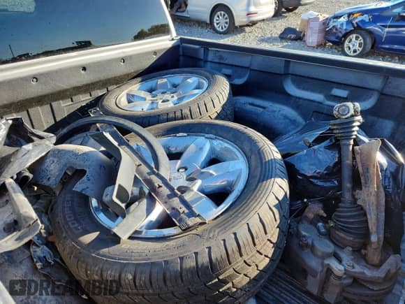 2013 GMC Sierra 1500 SLE z VIN 3GTP2VE73DG191779, wystawiony jako Copart lot #84291085 z przebiegiem 156 115 mil mil oraz Szkoda całkowita • Salvage title. Historia ofert i sprzedaży dostępna na DreamBid. Obrazek 12.