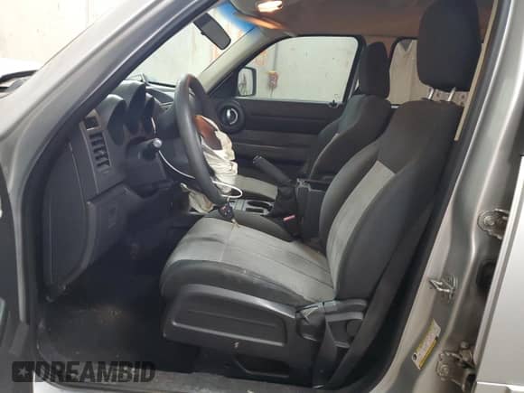 2009 Dodge Nitro SE z VIN 1D8GT28K69W527432, wystawiony jako Copart lot #72401114 z przebiegiem 108 070 mil mil oraz Szkoda całkowita • Salvage title. Historia ofert i sprzedaży dostępna na DreamBid. Obrazek 7.