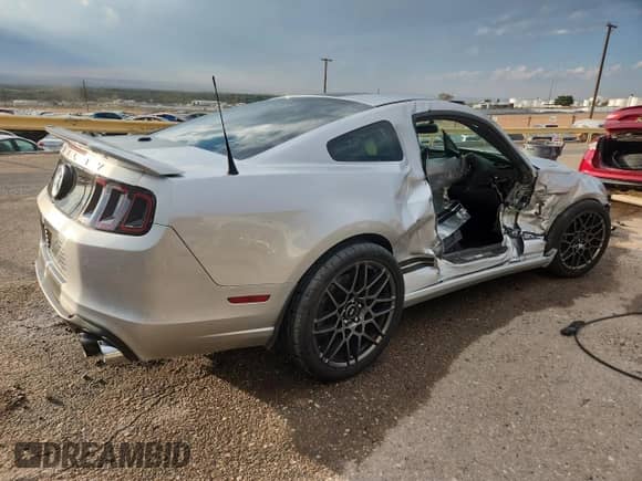 2014 Ford Mustang Shelby GT500 with VIN 1ZVBP8JZ0E5261118, listed as a Copart auction lot 85494295 with 12,583 mi miles and Salvage title. Bid and sale history available at DreamBid. Image 3.