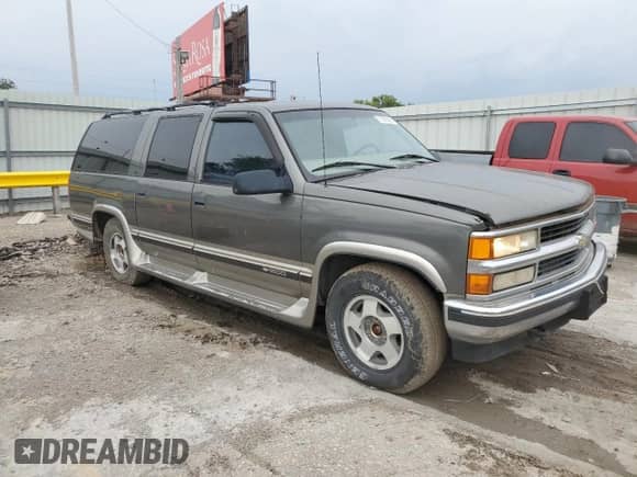 1999 Chevrolet Suburban z VIN 3GNFK16R1XG223449, wystawiony jako Copart lot #71675635 z przebiegiem 220 439 mil mil oraz Szkoda całkowita • Salvage title. Historia ofert i sprzedaży dostępna na DreamBid. Obrazek 4.