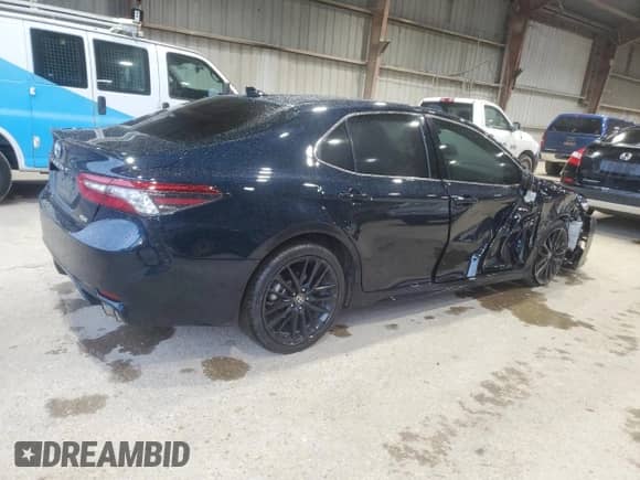 2021 Toyota Camry XSE with VIN 4T1K61AK1MU614806, listed as a Copart auction lot 70530875 with 121,057 mi miles and Salvage title. Bid and sale history available at DreamBid. Image 3.