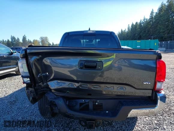 2021 Toyota Tacoma SR5 z VIN 3TMDZ5BN4MM106371, wystawiony jako IAAI lot #43451030 z przebiegiem 47 236 mil mil oraz . Historia ofert i sprzedaży dostępna na DreamBid. Obrazek 16.