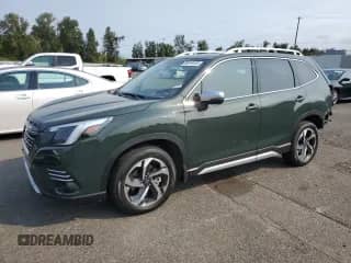 2023 Subaru Forester Touring z VIN JF2SKARC1PH536054, wystawiony jako Copart lot #80919125 z przebiegiem 13 145 mil mil oraz Szkoda całkowita • Salvage title. Historia ofert i sprzedaży dostępna na DreamBid. Obrazek 1.