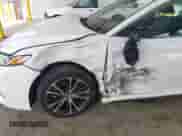 2019 Toyota Camry SE z VIN 4T1B11HK3KU847698, wystawiony jako IAAI lot #43421686 z przebiegiem 108 989 mil mil oraz . Historia ofert i sprzedaży dostępna na DreamBid. Obrazek 6.