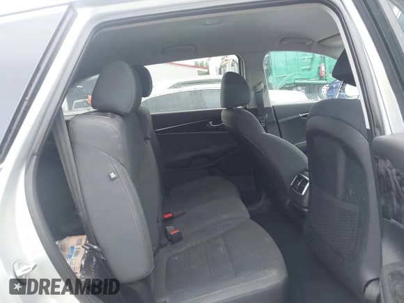 2019 Kia Sorento L z VIN 5XYPG4A30KG592930, wystawiony jako IAAI lot #42371726 z przebiegiem 61 178 mil mil oraz . Historia ofert i sprzedaży dostępna na DreamBid. Obrazek 8.