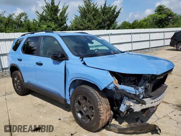 2025 Honda Pilot TrailSport with VIN 5FNYG1H60SB024414, listed as a Copart auction lot 64177415 with Not provided miles and Salvage title. Bid and sale history available at DreamBid. Image 4.
