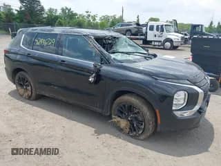 2023 Mitsubishi Outlander SEL z VIN JA4J4VA82PZ006988, wystawiony jako IAAI lot #42436729 z przebiegiem 76 957 mil mil oraz . Historia ofert i sprzedaży dostępna na DreamBid. Obrazek 1.