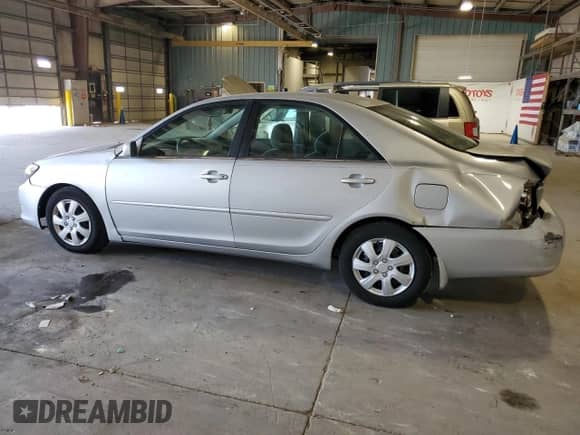 2005 Toyota Camry STD z VIN 4T1BE32K45U082515, wystawiony jako Copart lot #81946085 z przebiegiem 197 856 mil mil oraz Szkoda całkowita • Salvage title. Historia ofert i sprzedaży dostępna na DreamBid. Obrazek 2.