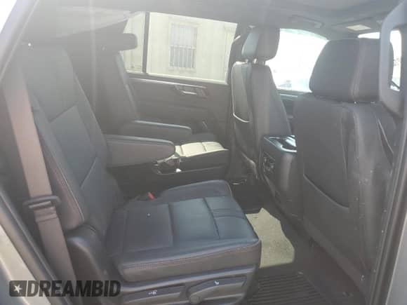 2025 Chevrolet Tahoe RST z VIN 1GNS6RRD2SR106232, wystawiony jako Copart lot #81421285 z przebiegiem 10 922 mil mil oraz Szkoda całkowita • Salvage title. Historia ofert i sprzedaży dostępna na DreamBid. Obrazek 11.