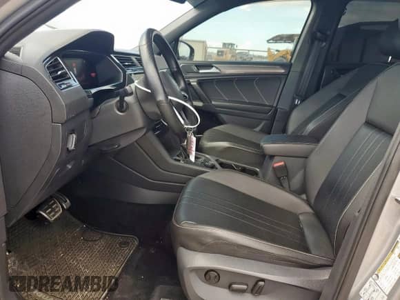 2022 Volkswagen Tiguan SE R-Line Black z VIN 3VV8B7AX8NM059661, wystawiony jako Copart lot #62700925 z przebiegiem 57 134 mil mil oraz Szkoda całkowita • Salvage title. Historia ofert i sprzedaży dostępna na DreamBid. Obrazek 7.