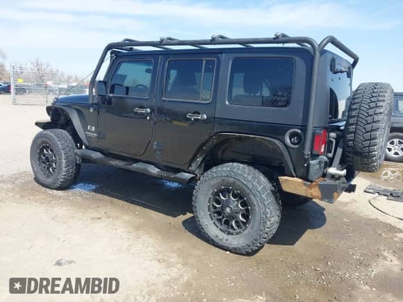 2008 Jeep Wrangler Unlimited X z VIN 1J4GA39188L518712, wystawiony jako IAAI lot #41993372 z przebiegiem 128 278 mil mil oraz . Historia ofert i sprzedaży dostępna na DreamBid. Obrazek 3.