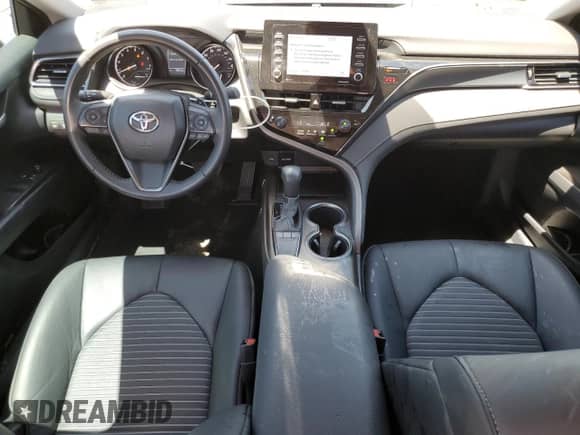 2023 Toyota Camry SE z VIN 4T1G11AK9PU155758, wystawiony jako Copart lot #42059185 z przebiegiem 18 622 mil mil oraz Czysty tytuł • Clean title. Historia ofert i sprzedaży dostępna na DreamBid. Obrazek 8.