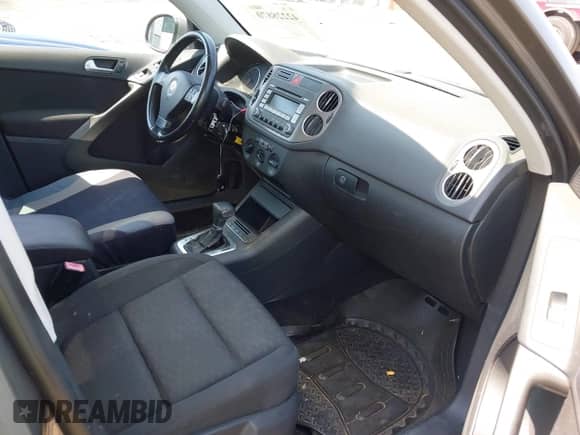 2009 Volkswagen Tiguan S с VIN WVGAV75N39W003418, выставлен на аукционе IAAI как лот 42228870 с пробегом 173 548 миль миль и . История ставок и продаж доступна на DreamBid. Изображение 5.