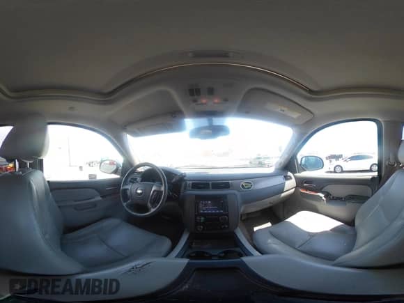 2013 Chevrolet Tahoe LTZ z VIN 1GNSKCE03DR110465, wystawiony jako IAAI lot #42886751 z przebiegiem 190 183 mil mil oraz . Historia ofert i sprzedaży dostępna na DreamBid. Obrazek 18.