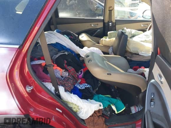 2017 Hyundai Santa Fe Limited Ultimate z VIN KM8SR4HF5HU167064, wystawiony jako IAAI lot #43351861 z przebiegiem 142 714 mil mil oraz . Historia ofert i sprzedaży dostępna na DreamBid. Obrazek 8.