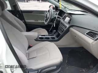 2016 Hyundai Sonata SE с VIN 5NPE24AF7GH276585, выставлен на аукционе IAAI как лот 43520281 с пробегом 92 770 миль миль и . История ставок и продаж доступна на DreamBid. Изображение 5.