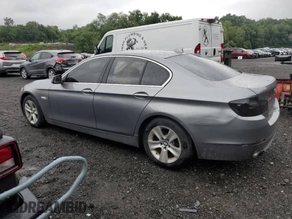 2013 BMW 5 Series 528i xDrive z VIN WBAXH5C54DD112033, wystawiony jako Copart lot #67009565 z przebiegiem 108 466 mil mil oraz Nie do naprawy • Non repairable. Historia ofert i sprzedaży dostępna na DreamBid. Obrazek 2.
