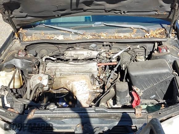2001 Toyota Camry CE z VIN 4T1BG28K11U076564, wystawiony jako IAAI lot #43443338 z przebiegiem 196 261 mil mil oraz . Historia ofert i sprzedaży dostępna na DreamBid. Obrazek 10.