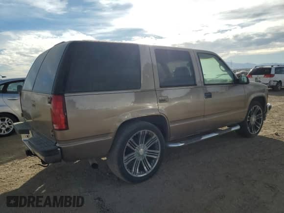 1996 Chevrolet Tahoe Limited с VIN 1GNEC13R9TJ379583, выставлен на аукционе Copart как лот 81978964 с пробегом 308 812 миль миль и Списание • Salvage title. История ставок и продаж доступна на DreamBid. Изображение 3.