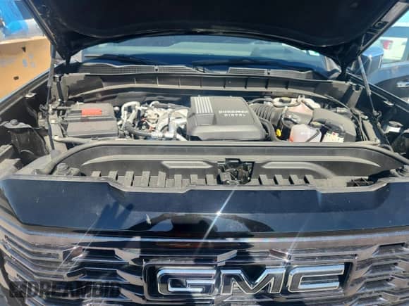 2025 GMC Sierra 1500 Denali Ultimate with VIN 1GTUUHE84SZ288526, listed as a Copart auction lot 84884245 with 5,342 mi miles and Salvage title. Bid and sale history available at DreamBid. Image 11.