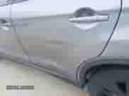 2023 Mitsubishi Outlander ES z VIN JA4ARUAU0PU016991, wystawiony jako IAAI lot #42406548 z przebiegiem 25 351 mil mil oraz . Historia ofert i sprzedaży dostępna na DreamBid. Obrazek 18.