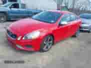 2012 Volvo S60 T6 с VIN YV1902FH9C2127803, выставлен на аукционе IAAI как лот 42084082 с пробегом 224 781 миль миль и . История ставок и продаж доступна на DreamBid. Изображение 18.