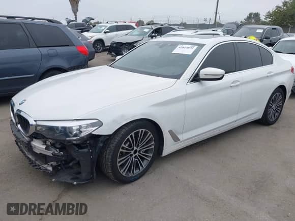 2019 BMW 5 Series 530i с VIN WBAJA5C58KWW01532, выставлен на аукционе IAAI как лот 42815872 с пробегом 125 071 миль миль и . История ставок и продаж доступна на DreamBid. Изображение 2.