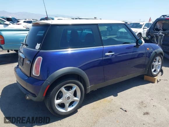 2005 MINI Hardtop с VIN WMWRC33455TJ66516, выставлен на аукционе IAAI как лот 42689294 с пробегом 224 262 миль миль и . История ставок и продаж доступна на DreamBid. Изображение 4.