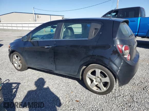 2016 Chevrolet Sonic LTZ z VIN 1G1JE6SB4G4143097, wystawiony jako Copart lot #48579175 z przebiegiem 89 226 mil mil oraz Czysty tytuł • Clean title. Historia ofert i sprzedaży dostępna na DreamBid. Obrazek 2.