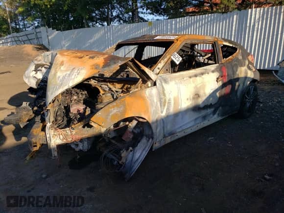 2016 Hyundai Veloster Turbo Rally Edition z VIN KMHTC6AE2GU291472, wystawiony jako Copart lot #70000625 z przebiegiem Nie podano mil oraz Nie do naprawy • Non repairable. Historia ofert i sprzedaży dostępna na DreamBid. Obrazek 1.