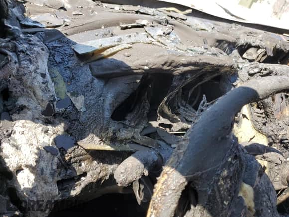 2017 Hyundai Santa Fe Ultimate с VIN 5XYZWDLA5HG412163, выставлен на аукционе Copart как лот 52187315 с пробегом Не указан миль и На запчасти • Non repairable. История ставок и продаж доступна на DreamBid. Изображение 9.