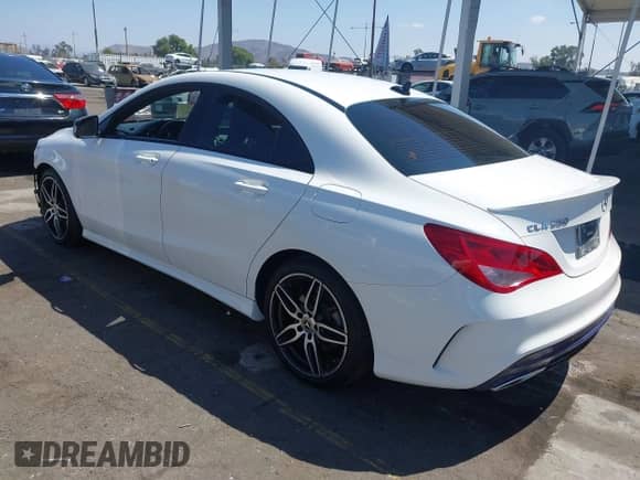 2019 Mercedes-Benz CLA 250 с VIN WDDSJ4EB3KN699028, выставлен на аукционе IAAI как лот 43203562 с пробегом 104 253 миль миль и . История ставок и продаж доступна на DreamBid. Изображение 3.
