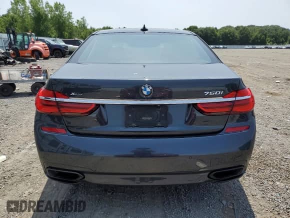 2017 BMW 7 Series ALPINA B7 xDrive с VIN WBA7F2C52HG422366, выставлен на аукционе Copart как лот 62062955 с пробегом 90 289 миль миль и Списание • Salvage title. История ставок и продаж доступна на DreamBid. Изображение 6.