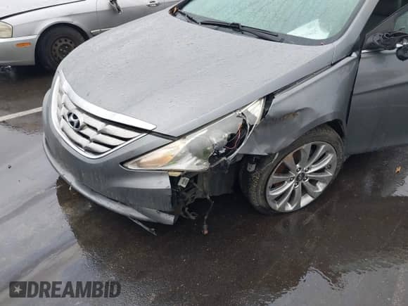 2012 Hyundai Sonata SE z VIN 5NPEC4AC1CH456058, wystawiony jako IAAI lot #43540605 z przebiegiem 134 728 mil mil oraz . Historia ofert i sprzedaży dostępna na DreamBid. Obrazek 6.